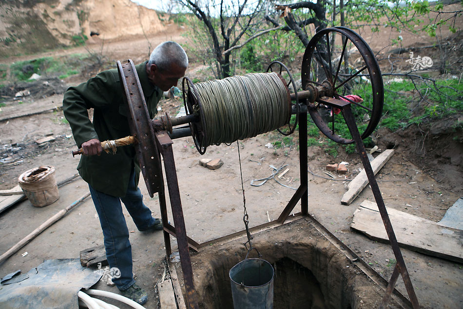 在距离打出水的最后6天,没有人敢靠近这口井,因此刘安只能一个人继续